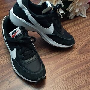 🖤Nike Women's Size 6 Debut Waffle Black and White Retro Sneakers